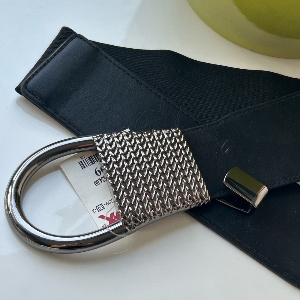 Stylish Black Belt with Silver Buckle - Picture 2 of 9
